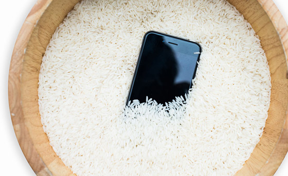 أبل تحذر من حيلة شائعة.. إياك ووضع هاتف مبلل في الأرز! صورة رقم 3