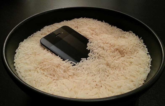 أبل تحذر من حيلة شائعة.. إياك ووضع هاتف مبلل في الأرز! صورة رقم 2