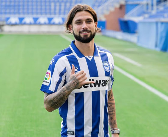 فيديو: نجم الكرة الإسباني (جوتا) يفاجئ الجميع ويعتنق الإسلام صورة رقم 1 فيديو: نجم الكرة الإسباني (جوتا) يفاجئ الجميع ويعتنق الإسلام صورة رقم 1