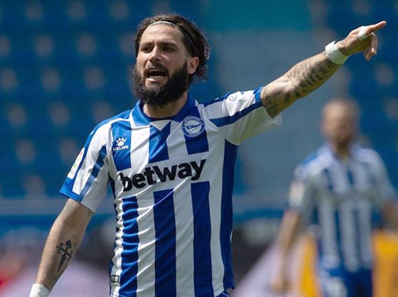 فيديو: نجم الكرة الإسباني (جوتا) يفاجئ الجميع ويعتنق الإسلام صورة رقم 12 فيديو: نجم الكرة الإسباني (جوتا) يفاجئ الجميع ويعتنق الإسلام صورة رقم 12