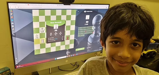 (الطفل المعجزة) يدخل تاريخ الشطرنج.. هزم أستاذا كبيرا ببطولة عالمية وعمره 8 سنوات فقط! صورة رقم 13 (الطفل المعجزة) يدخل تاريخ الشطرنج.. هزم أستاذا كبيرا ببطولة عالمية وعمره 8 سنوات فقط! صورة رقم 13