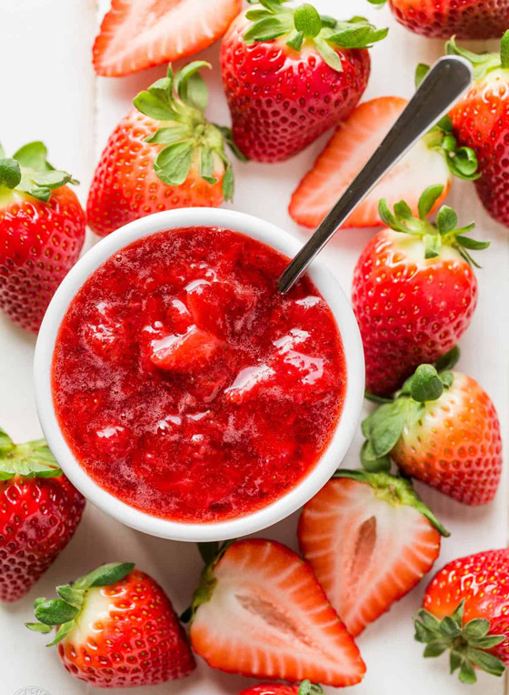 إليكم طريقة عمل صوص الفراولة بدون سكر لتزيين الحلويات صورة رقم 3