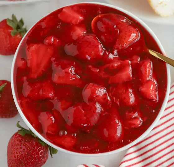 إليكم طريقة عمل صوص الفراولة بدون سكر لتزيين الحلويات صورة رقم 4