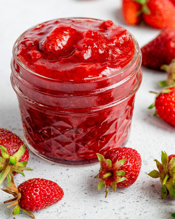 إليكم طريقة عمل صوص الفراولة بدون سكر لتزيين الحلويات صورة رقم 6