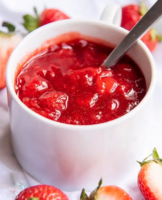 إليكم طريقة عمل صوص الفراولة بدون سكر لتزيين الحلويات صورة رقم 7