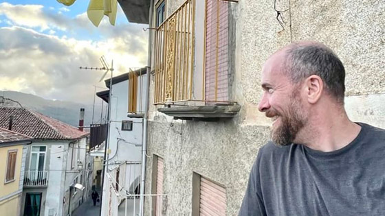 تحمل مفاجآت بداخلها.. أمريكي يشتري شقة مهجورة في إيطاليا.. صور صورة رقم 1 تحمل مفاجآت بداخلها.. أمريكي يشتري شقة مهجورة في إيطاليا.. صور صورة رقم 1