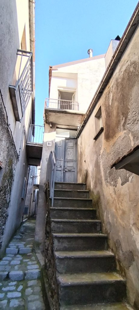 تحمل مفاجآت بداخلها.. أمريكي يشتري شقة مهجورة في إيطاليا.. صور صورة رقم 6 تحمل مفاجآت بداخلها.. أمريكي يشتري شقة مهجورة في إيطاليا.. صور صورة رقم 6