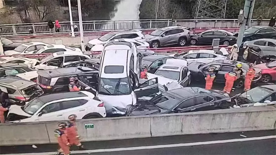 بالفيديو.. تصادم 100 سيارة على طريق سريع في الصين صورة رقم 7 بالفيديو.. تصادم 100 سيارة على طريق سريع في الصين صورة رقم 7