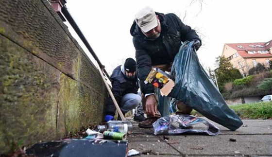 يأكل من صناديق القمامة.. قصة المليونير الألماني الأكثر اقتصادا! صورة رقم 9 يأكل من صناديق القمامة.. قصة المليونير الألماني الأكثر اقتصادا! صورة رقم 9