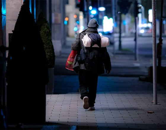 يأكل من صناديق القمامة.. قصة المليونير الألماني الأكثر اقتصادا! صورة رقم 5 يأكل من صناديق القمامة.. قصة المليونير الألماني الأكثر اقتصادا! صورة رقم 5