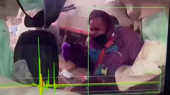 فيديو: شاحنة توصيل أمازون تنقسم لنصفين بعد حادث قطار.. هذا مصير السائق! صورة رقم 5 فيديو: شاحنة توصيل أمازون تنقسم لنصفين بعد حادث قطار.. هذا مصير السائق! صورة رقم 5