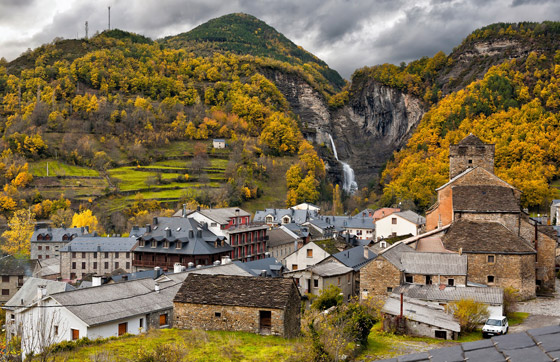 تضم 64 منزلا خاليا! زوجان يشتريان قرية إسبانية مهجورة، وهذا سعرها صورة رقم 2 تضم 64 منزلا خاليا! زوجان يشتريان قرية إسبانية مهجورة، وهذا سعرها صورة رقم 2