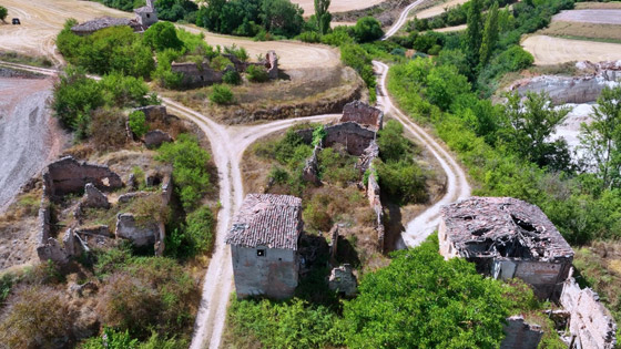 تضم 64 منزلا خاليا! زوجان يشتريان قرية إسبانية مهجورة، وهذا سعرها صورة رقم 1 تضم 64 منزلا خاليا! زوجان يشتريان قرية إسبانية مهجورة، وهذا سعرها صورة رقم 1