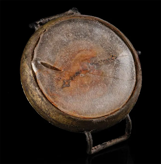 ساعة ذابت وتوقفت عقاربها عند إلقاء قنبلة هيروشيما.. تباع بـ31 ألف دولار صورة رقم 1 ساعة ذابت وتوقفت عقاربها عند إلقاء قنبلة هيروشيما.. تباع بـ31 ألف دولار صورة رقم 1