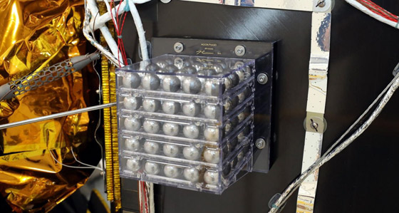 فنان أمريكي يصنع التاريخ بوصول عمله الفني إلى القمر (صور) صورة رقم 9