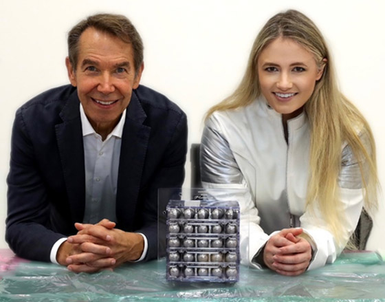 فنان أمريكي يصنع التاريخ بوصول عمله الفني إلى القمر (صور) صورة رقم 5