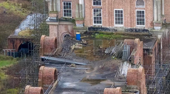 قصر فخم يثير الجدل ببريطانيا! مالكه سجن وتركه يتعفن منذ أربعة عقود صورة رقم 3 قصر فخم يثير الجدل ببريطانيا! مالكه سجن وتركه يتعفن منذ أربعة عقود صورة رقم 3