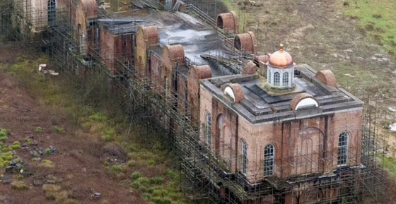 قصر فخم يثير الجدل ببريطانيا! مالكه سجن وتركه يتعفن منذ أربعة عقود صورة رقم 4 قصر فخم يثير الجدل ببريطانيا! مالكه سجن وتركه يتعفن منذ أربعة عقود صورة رقم 4