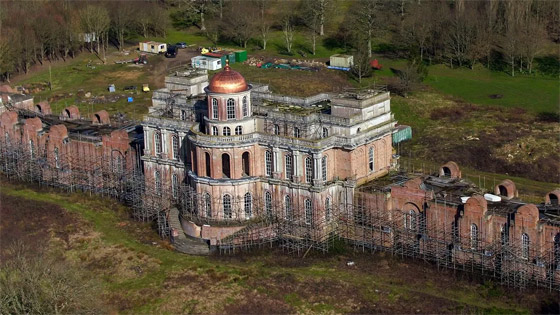 قصر فخم يثير الجدل ببريطانيا! مالكه سجن وتركه يتعفن منذ أربعة عقود صورة رقم 6 قصر فخم يثير الجدل ببريطانيا! مالكه سجن وتركه يتعفن منذ أربعة عقود صورة رقم 6