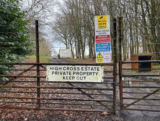 قصر فخم يثير الجدل ببريطانيا! مالكه سجن وتركه يتعفن منذ أربعة عقود صورة رقم 10 قصر فخم يثير الجدل ببريطانيا! مالكه سجن وتركه يتعفن منذ أربعة عقود صورة رقم 10