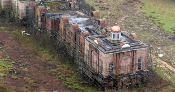 قصر فخم يثير الجدل ببريطانيا! مالكه سجن وتركه يتعفن منذ أربعة عقود صورة رقم 14 قصر فخم يثير الجدل ببريطانيا! مالكه سجن وتركه يتعفن منذ أربعة عقود صورة رقم 14