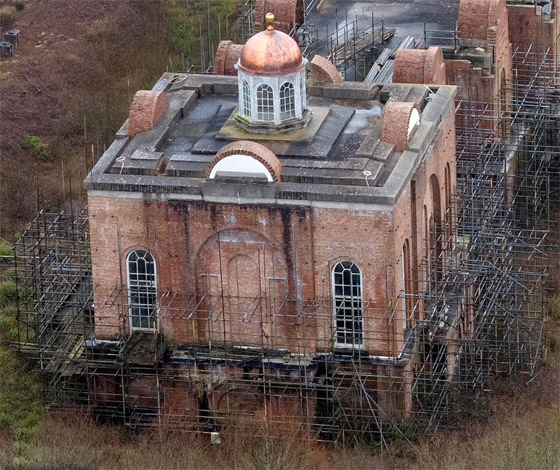 قصر فخم يثير الجدل ببريطانيا! مالكه سجن وتركه يتعفن منذ أربعة عقود صورة رقم 15 قصر فخم يثير الجدل ببريطانيا! مالكه سجن وتركه يتعفن منذ أربعة عقود صورة رقم 15