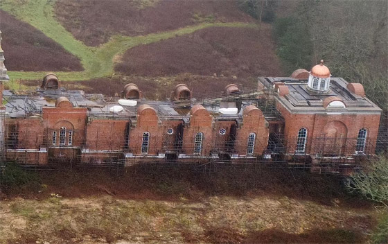 قصر فخم يثير الجدل ببريطانيا! مالكه سجن وتركه يتعفن منذ أربعة عقود صورة رقم 16 قصر فخم يثير الجدل ببريطانيا! مالكه سجن وتركه يتعفن منذ أربعة عقود صورة رقم 16