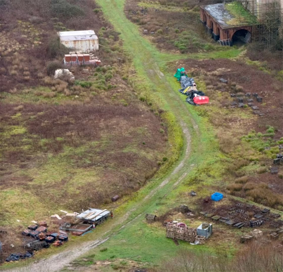 قصر فخم يثير الجدل ببريطانيا! مالكه سجن وتركه يتعفن منذ أربعة عقود صورة رقم 18 قصر فخم يثير الجدل ببريطانيا! مالكه سجن وتركه يتعفن منذ أربعة عقود صورة رقم 18