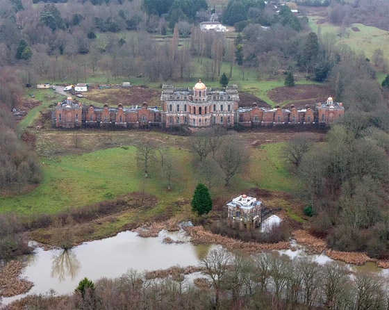 قصر فخم يثير الجدل ببريطانيا! مالكه سجن وتركه يتعفن منذ أربعة عقود صورة رقم 22 قصر فخم يثير الجدل ببريطانيا! مالكه سجن وتركه يتعفن منذ أربعة عقود صورة رقم 22