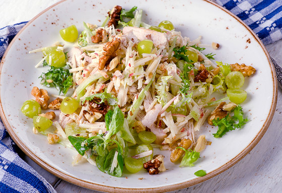 إليكم طريقة تحضير سلطة الدجاج بالعنب الطيبة صورة رقم 7