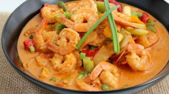 إليكم طريقة تحضير جمبري بالكاري وحليب جوز الهند الشهي صورة رقم 4