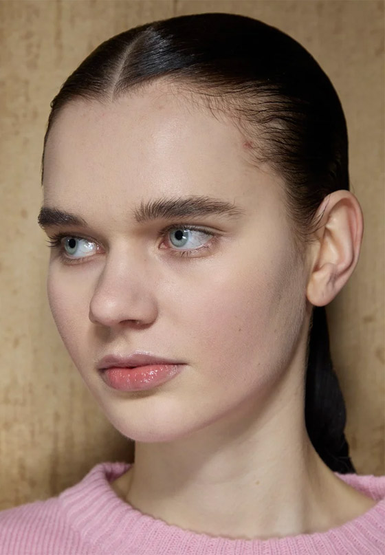 أبرز تسريحات الشعر العملية لإطلالات تجمع النعومة والأناقة في رمضان 2024 صورة رقم 3