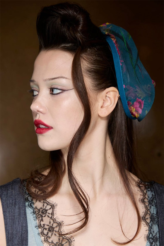 أبرز تسريحات الشعر العملية لإطلالات تجمع النعومة والأناقة في رمضان 2024 صورة رقم 7