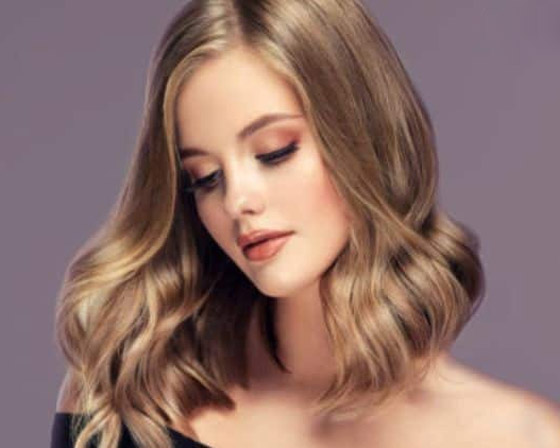 أبرز تسريحات الشعر العملية لإطلالات تجمع النعومة والأناقة في رمضان 2024 صورة رقم 9