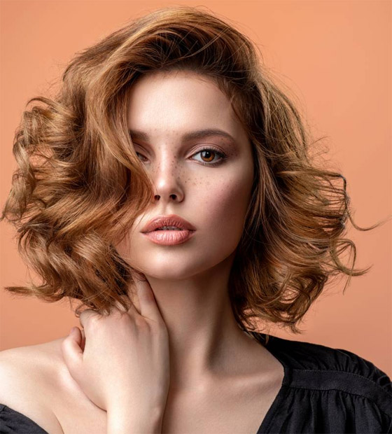 أبرز تسريحات الشعر العملية لإطلالات تجمع النعومة والأناقة في رمضان 2024 صورة رقم 10