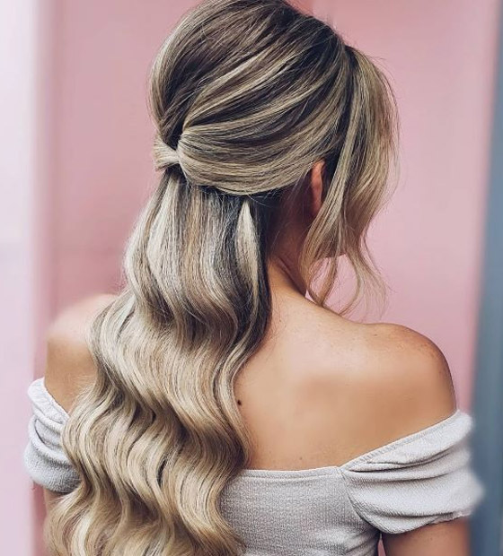 أبرز تسريحات الشعر العملية لإطلالات تجمع النعومة والأناقة في رمضان 2024 صورة رقم 11