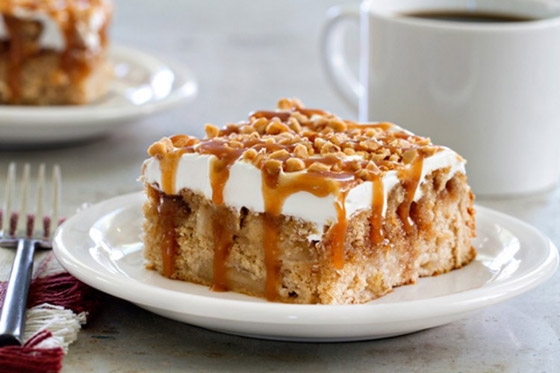 إليكم طريقة تحضير كعكة التفاح بالكراميل اللذيذة صورة رقم 1