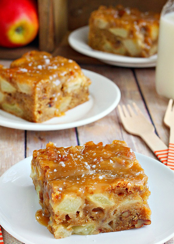 إليكم طريقة تحضير كعكة التفاح بالكراميل اللذيذة صورة رقم 6