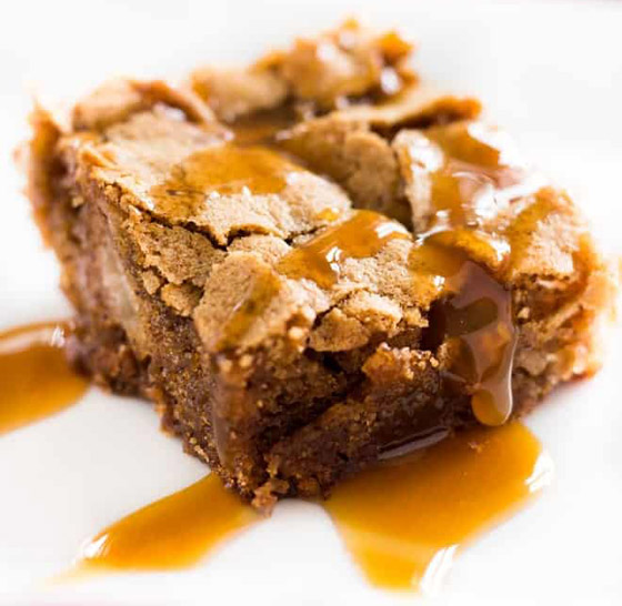 إليكم طريقة تحضير كعكة التفاح بالكراميل اللذيذة صورة رقم 8