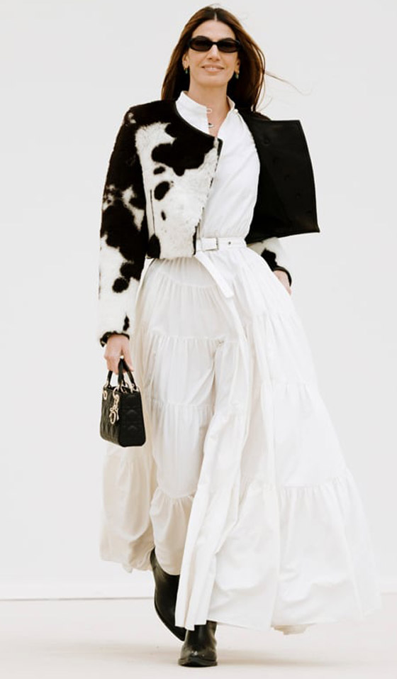 فساتين محتشمة لرمضان من وحي إطلالات الشارع في أسبوع باريس للموضة 2024 صورة رقم 2