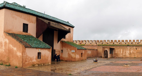 موجود بالمغرب مسكون بالجن وليس له أبواب أو نوافذ.. قصة أغرب سجن بالعالم صورة رقم 9 موجود بالمغرب مسكون بالجن وليس له أبواب أو نوافذ.. قصة أغرب سجن بالعالم صورة رقم 9