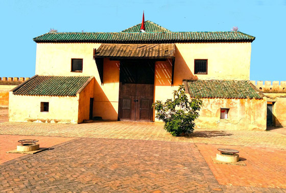 موجود بالمغرب مسكون بالجن وليس له أبواب أو نوافذ.. قصة أغرب سجن بالعالم صورة رقم 12 موجود بالمغرب مسكون بالجن وليس له أبواب أو نوافذ.. قصة أغرب سجن بالعالم صورة رقم 12