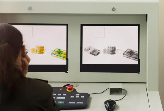 كيف يرى موظف المطار محتويات حقيبة السفر المغلقة؟ صورة رقم 3