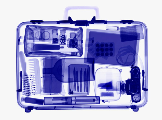 كيف يرى موظف المطار محتويات حقيبة السفر المغلقة؟ صورة رقم 8