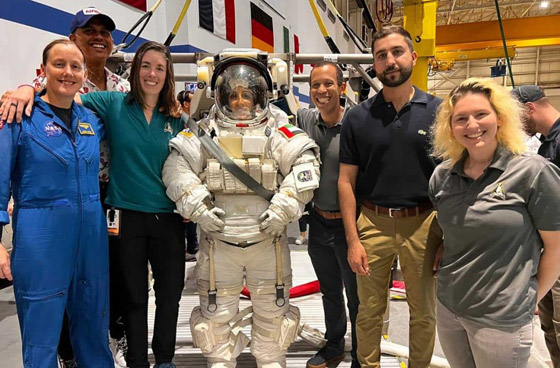 الإماراتية نورا المطروشي أول عربية تنال شارة رواد الفضاء في ناسا صورة رقم 16 الإماراتية نورا المطروشي أول عربية تنال شارة رواد الفضاء في ناسا صورة رقم 16