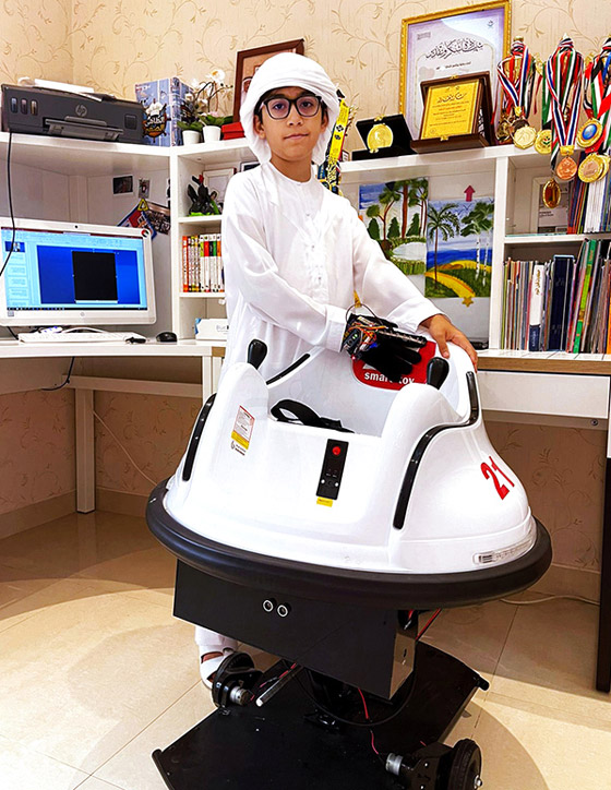 مراهق إماراتي يجذب الأنظار بابتكار كرسي متحرك يمكن التحكم فيه عن بعد صورة رقم 3