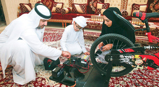 مراهق إماراتي يجذب الأنظار بابتكار كرسي متحرك يمكن التحكم فيه عن بعد صورة رقم 10