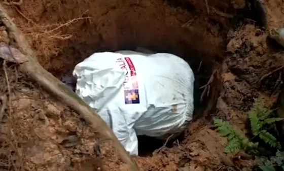 حبس أم قتلت ابنها باستخدام دمية مسحورة للعثور على الذهب! صورة رقم 2 حبس أم قتلت ابنها باستخدام دمية مسحورة للعثور على الذهب! صورة رقم 2