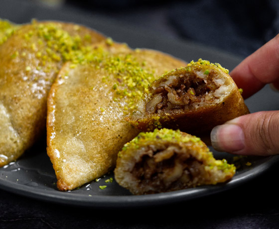 إليكم طريقة تحضير قطايف بالجوز والقرفة صورة رقم 4