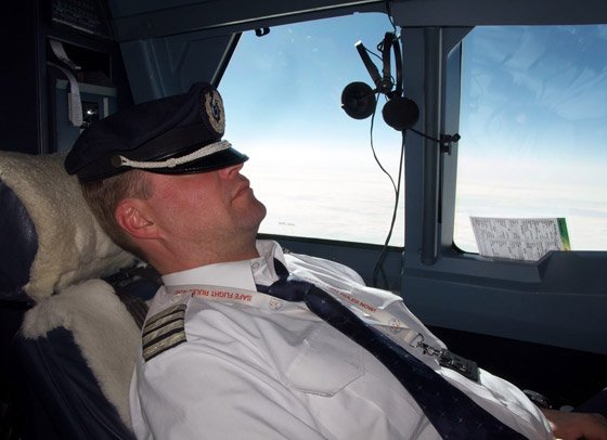 طيار إندونيسي ومساعده ينامان 28 دقيقة بالجو! الطائرة انحرفت عن مسارها! صورة رقم 2 طيار إندونيسي ومساعده ينامان 28 دقيقة بالجو! الطائرة انحرفت عن مسارها! صورة رقم 2